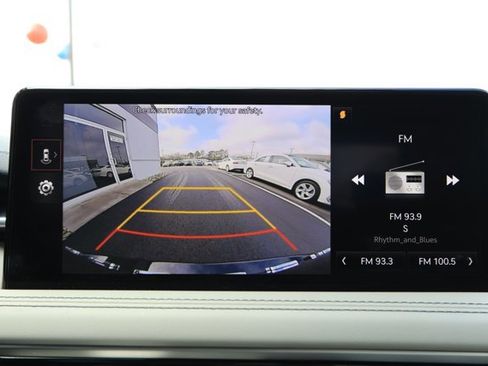 Used 2025 Genesis G70 2.5T image 17