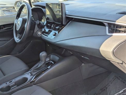 Used 2025 Toyota Corolla LE image 30