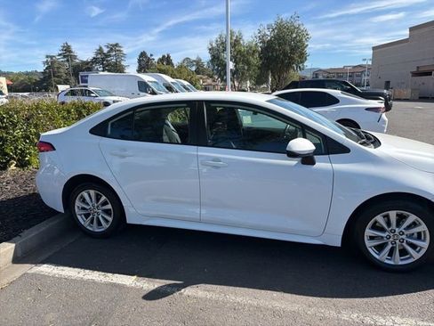 Certified 2023 Toyota Corolla LE w/ LE Convenience Package image 4