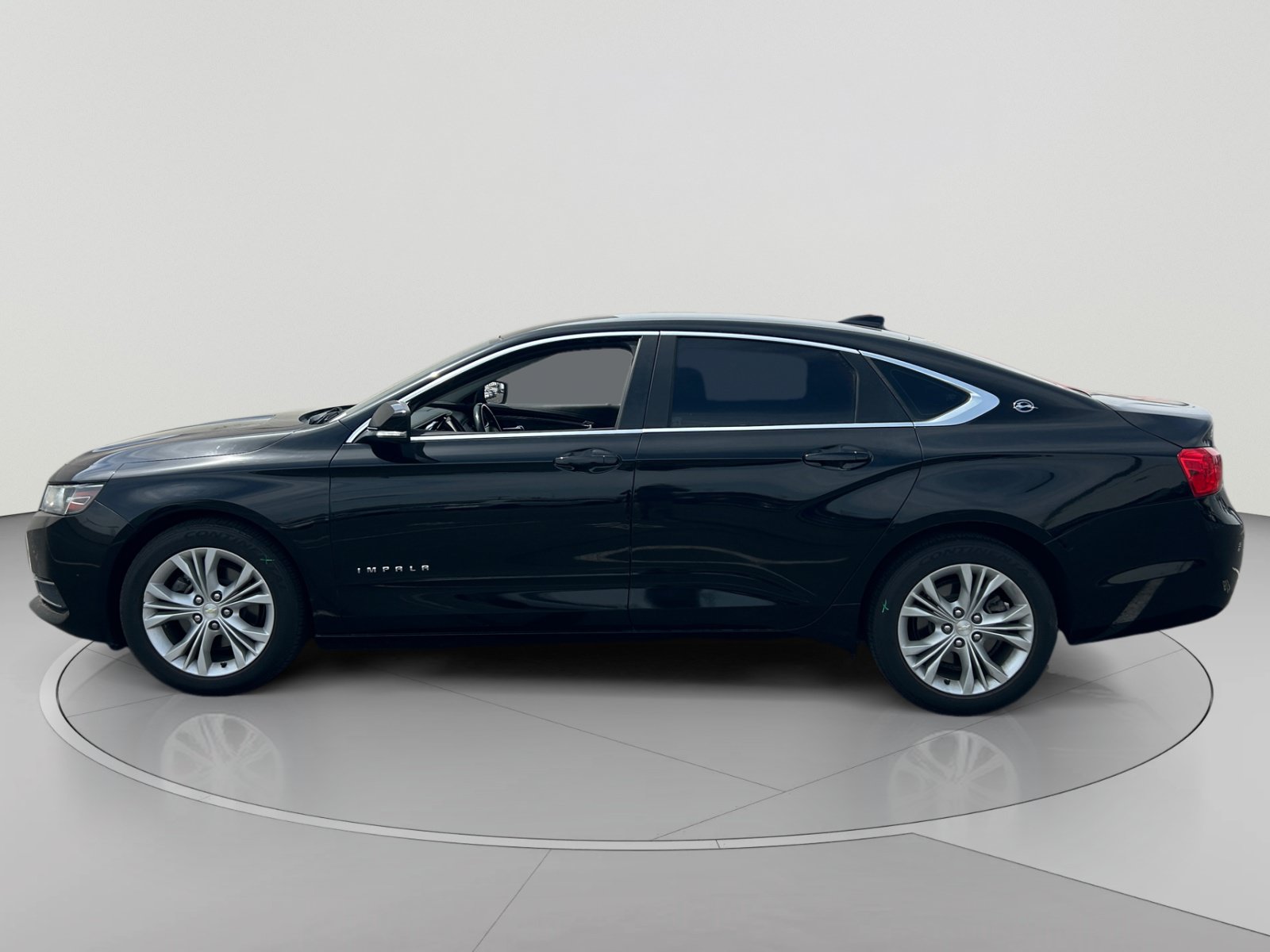 Used 2015 Chevrolet Impala LT w/ Convenience Package FWD image 2