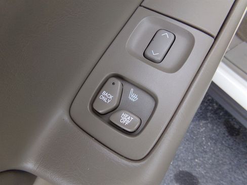 Used 2003 Cadillac De Ville Sedan w/ Comfort & Convenience Package image 75