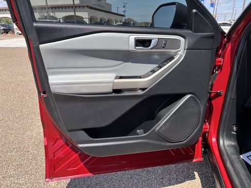 Used 2021 Ford Explorer XLT w/ Equipment Group 202A image 9