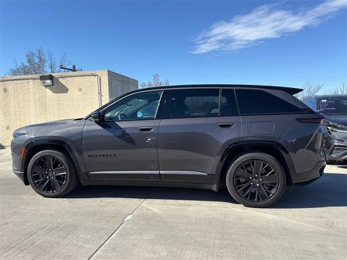 Used 2024 Jeep Wagoneer Launch Edition image 8