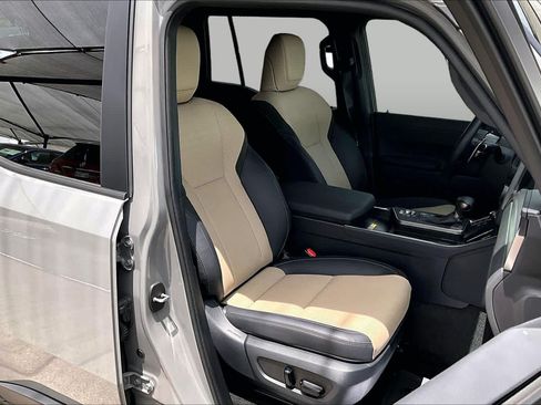 Used 2025 Lexus GX 550 AWD/4WD image 9