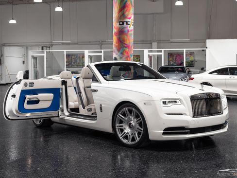 Used 2018 Rolls-Royce Dawn RWD image 3