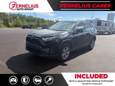 Used 2025 Toyota RAV4 XLE AWD/4WD image 6
