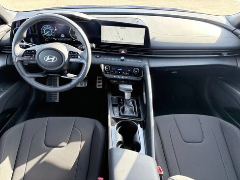 Used 2025 Hyundai Elantra SEL FWD image 8