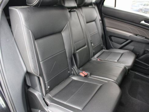 Certified 2023 Volkswagen Atlas Cross Sport SE image 25