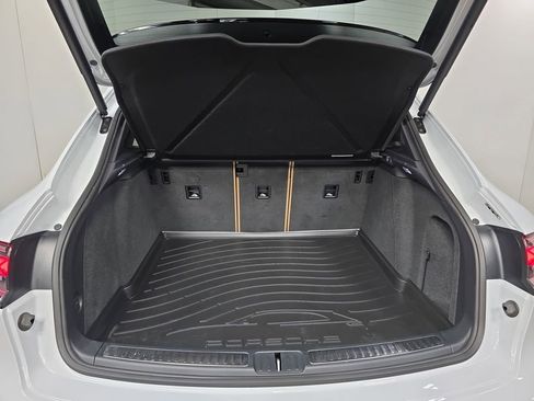 Certified 2025 Porsche Macan AWD/4WD image 25