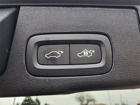 Certified 2025 Volvo XC60 B5 Plus image 36