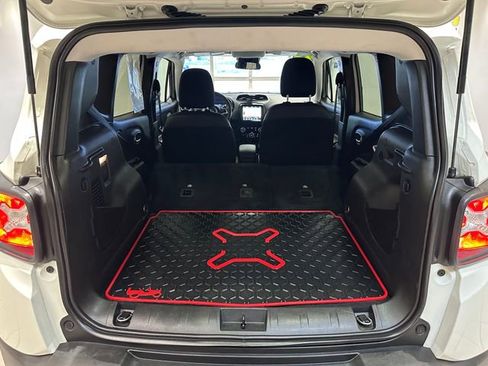 Used 2023 Jeep Renegade Latitude image 19