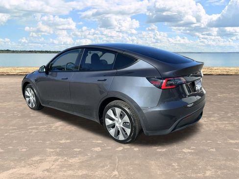 Used 2020 Tesla Model Y Long Range image 8