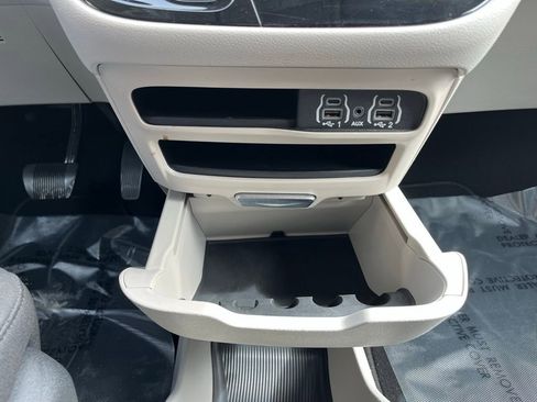 Used 2023 Chrysler Voyager LX image 19