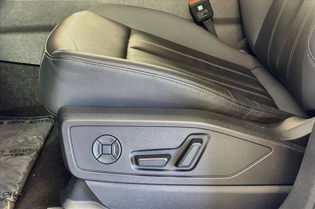 Used 2025 Audi Q5 Premium AWD/4WD image 16