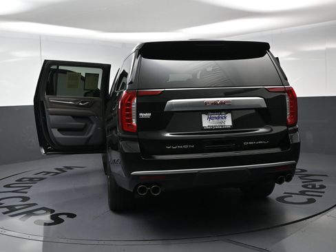 Used 2021 GMC Yukon XL Denali w/ Denali Premium Package AWD/4WD image 28