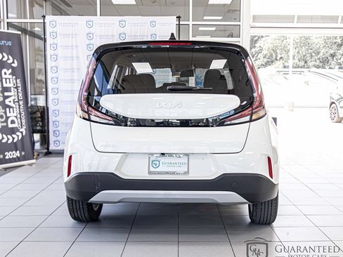 Used 2023 Kia Soul LX w/ Option Group 015 FWD image 14
