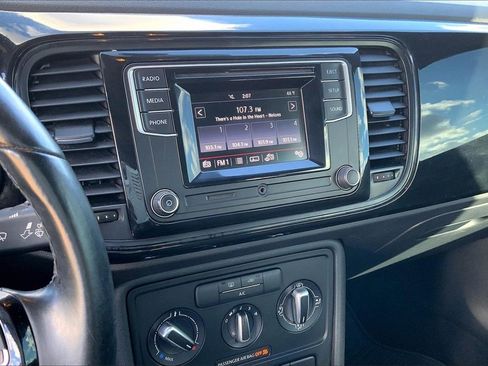 Used 2017 Volkswagen Beetle 1.8T S image 6