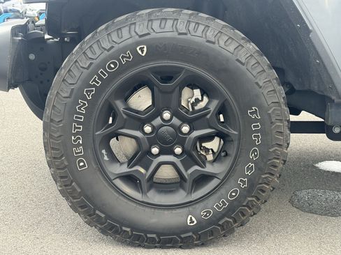 Used 2023 Jeep Wrangler Unlimited w/ Sun & Screen Package AWD/4WD image 11