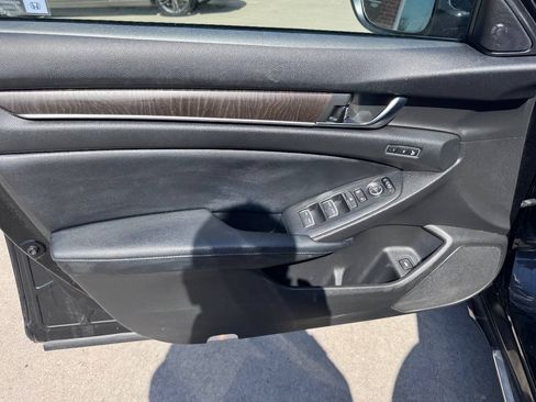 Used 2018 Honda Accord Touring image 8