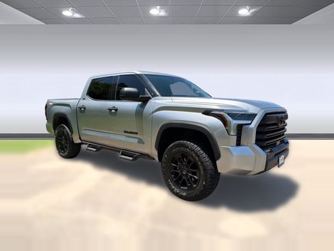 Used 2022 Toyota Tundra SR5 RWD image 6