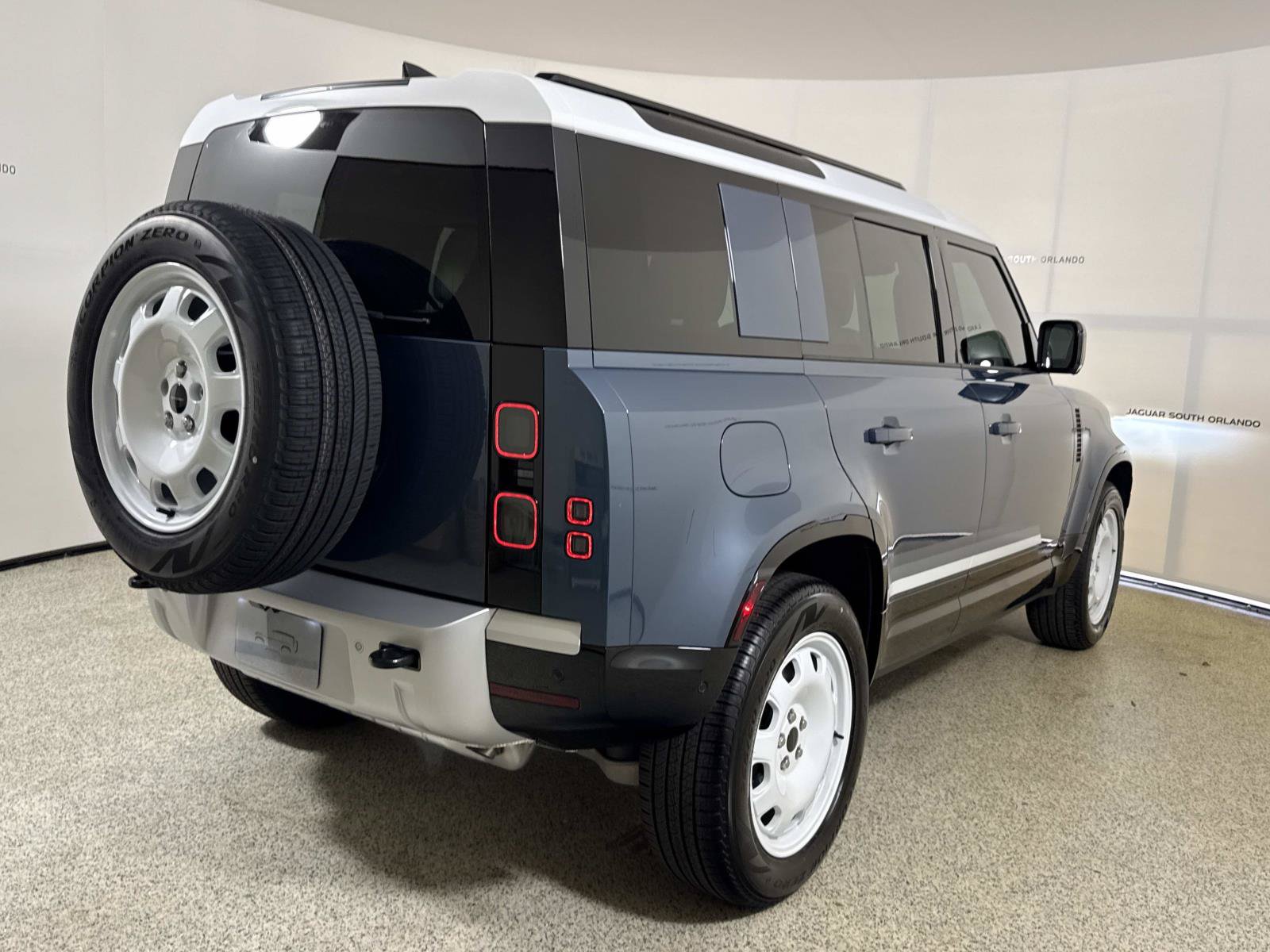 New 2026 Land Rover Defender 110 X-Dynamic SE AWD/4WD image 5
