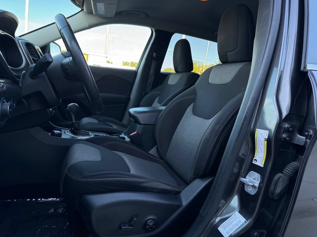 Used 2014 Jeep Cherokee Latitude w/ Comfort/Convenience Group AWD/4WD image 5