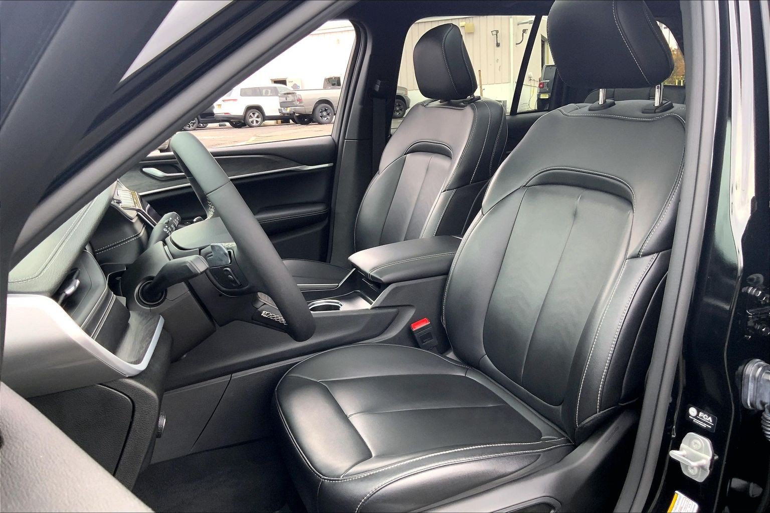 Certified 2024 Jeep Grand Cherokee Limited AWD/4WD image 8