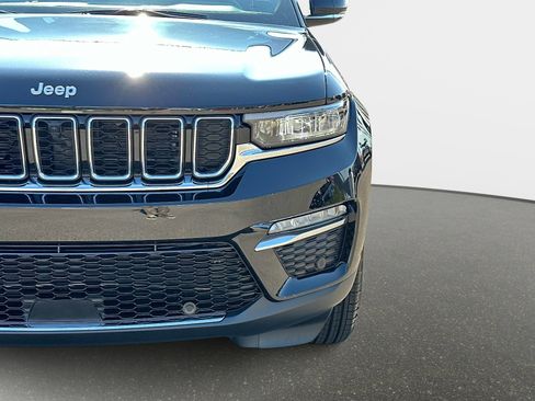 New 2025 Jeep Grand Cherokee Limited w/ Luxury Tech Group II AWD/4WD image 10