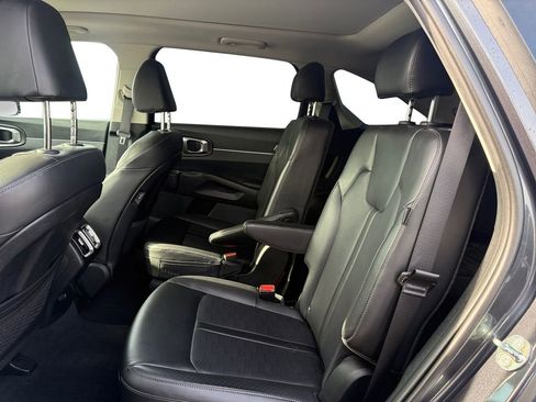 Used 2024 Kia Sorento EX w/ Panoramic Sunroof Package FWD image 16