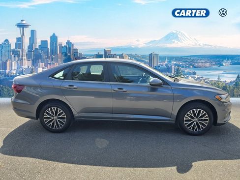 Used 2020 Volkswagen Jetta SE w/ SE Cold Weather Package FWD image 2
