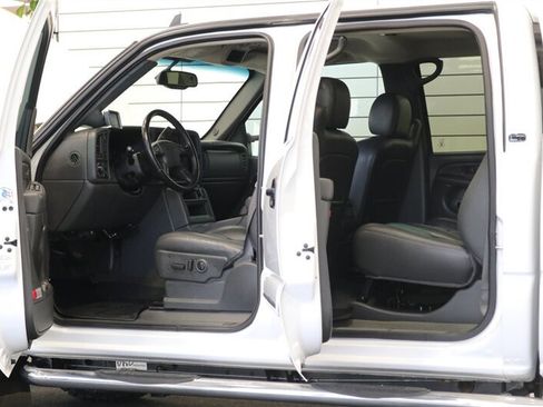 Used 2006 Chevrolet Silverado 2500 W/T AWD/4WD image 60