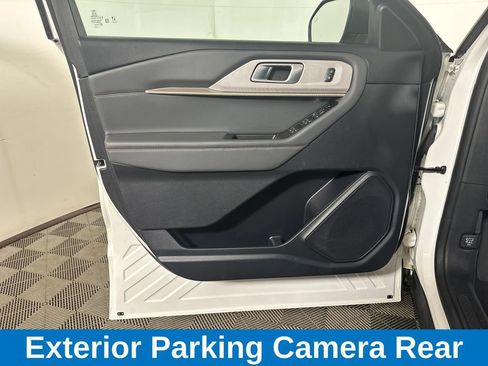 Used 2025 Ford Explorer Active w/ Active Comfort Package AWD/4WD image 15