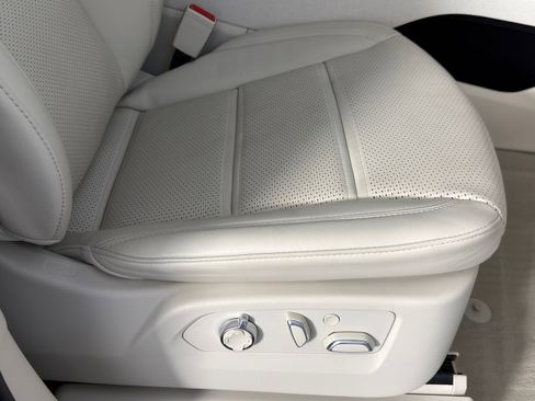 Used 2024 Cadillac Escalade Premium Luxury Platinum image 30