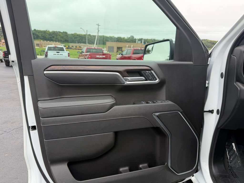 Used 2025 GMC Sierra 1500 SLT AWD/4WD image 19