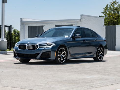 Used 2023 BMW 530i w/ M Sport Package RWD image 5