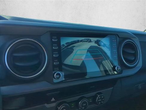 Used 2020 Toyota Tacoma TRD Sport w/ Technology Package image 19