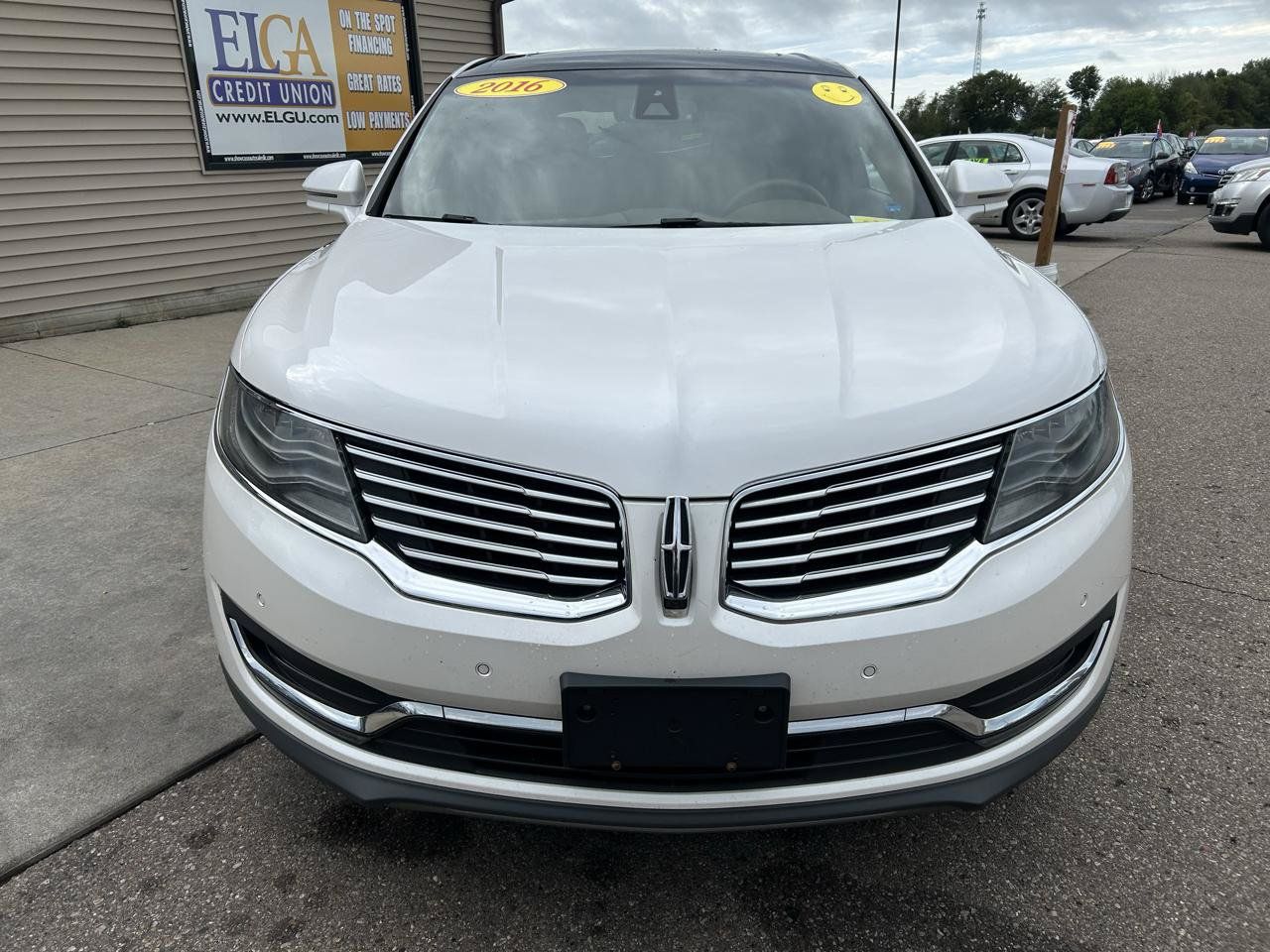 Used 2016 Lincoln MKX Reserve w/ Luxury Package AWD/4WD image 2