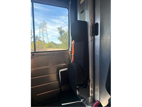 Used 2025 Chevrolet Brightdrop 600 w/ Power Door Package FWD image 12