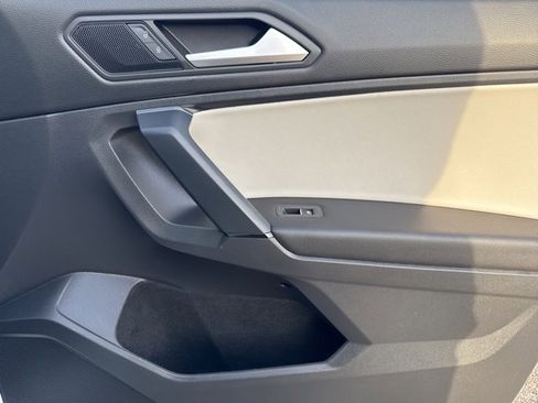 Used 2019 Volkswagen Tiguan SE image 34