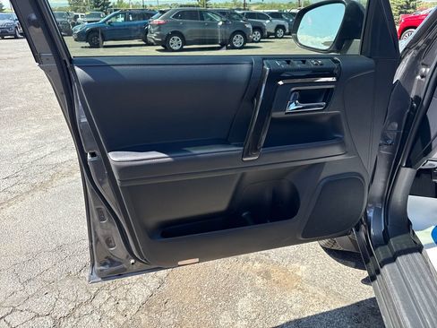 Used 2023 Toyota 4Runner TRD Off-Road Premium AWD/4WD image 12