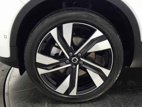 Certified 2023 Volvo XC40 B5 Ultimate w/ Protection Package Premier image 13