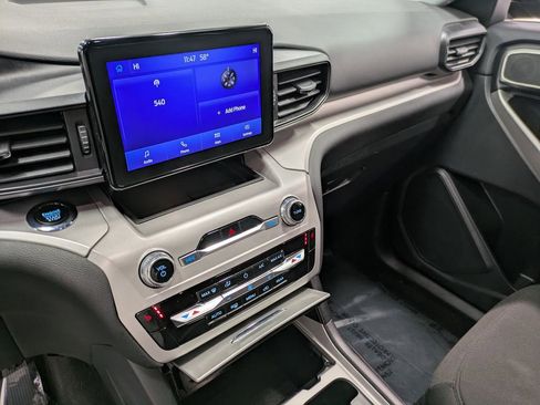 Used 2023 Ford Explorer XLT image 11