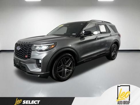 Used 2025 Ford Explorer ST AWD/4WD image 1