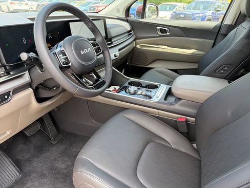 New 2026 Kia Carnival EX FWD image 16