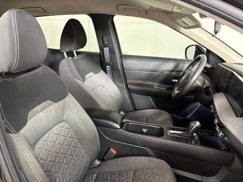 Used 2025 Nissan Kicks SV FWD image 18