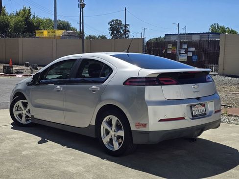Used 2014 Chevrolet Volt Premium w/ Premium Trim Package image 9