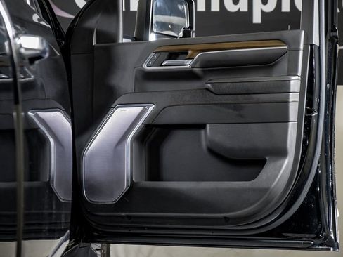 Used 2024 Chevrolet Silverado 2500 High Country w/ High Country Premium Package image 38