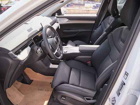 New 2025 Volvo EX90 Ultra image 17