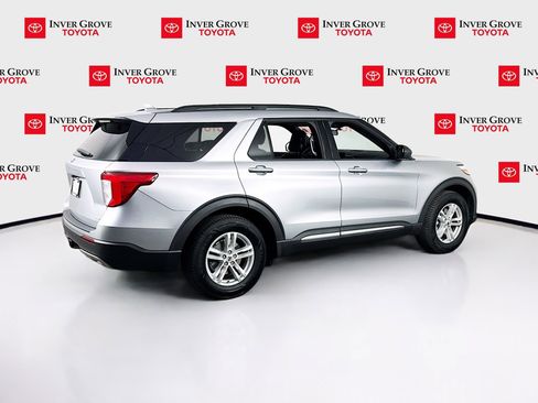 Used 2020 Ford Explorer XLT w/ Equipment Group 202A AWD/4WD image 5