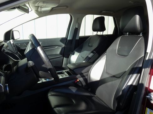 Used 2022 Ford Edge Titanium image 6